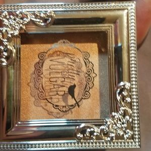 Pretty Vulgar Shimmering Swan Highlighter